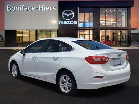 Used 2017 Chevrolet Cruze LT FWD image 3