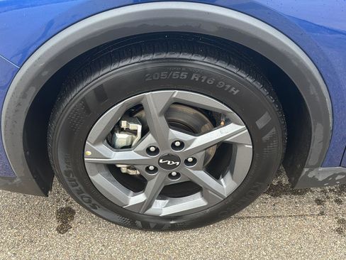 Used 2025 Kia K4 LXS image 10