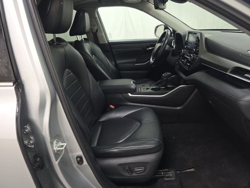 Used 2021 Toyota Highlander XLE FWD image 8