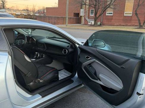 Used 2018 Chevrolet Camaro LT image 13