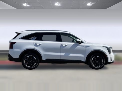 Used 2025 Kia Sorento S w/ Panoramic Sunroof Package FWD image 7