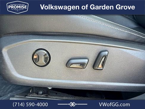 Used 2024 Volkswagen Jetta SE FWD image 16