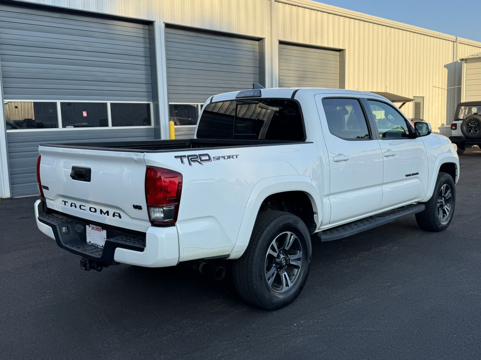 Used 2017 Toyota Tacoma TRD Sport w/ Tow Package RWD image 5