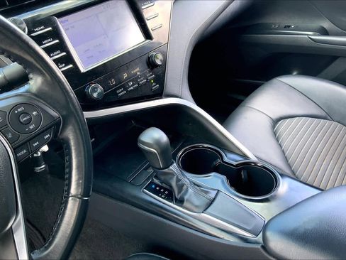 Used 2019 Toyota Camry SE FWD image 16