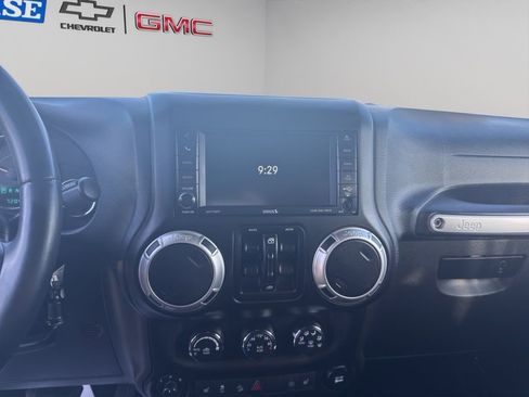 Used 2017 Jeep Wrangler Unlimited Rubicon w/ Cold Weather Group image 16