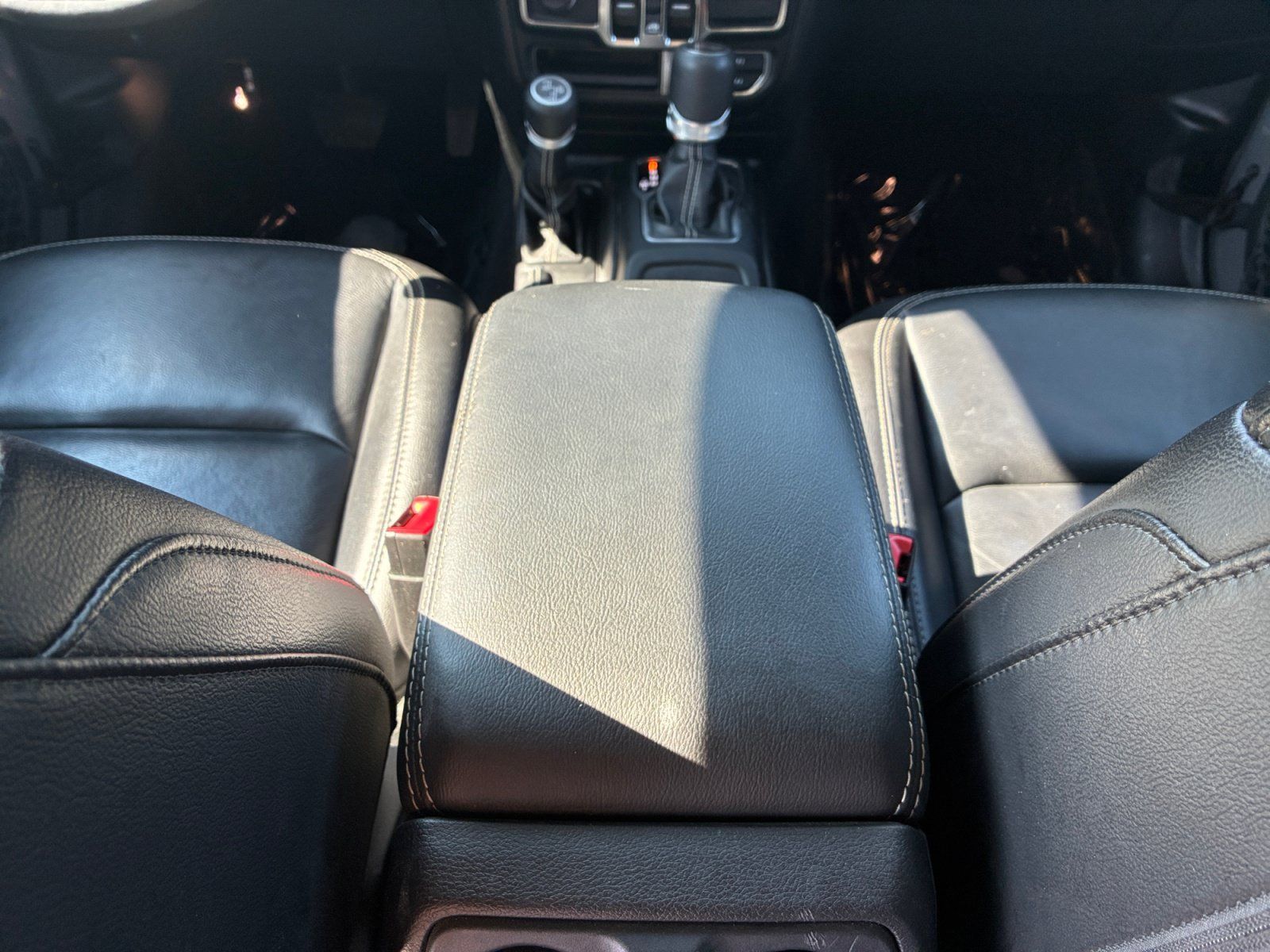 Used 2020 Jeep Wrangler Unlimited Sahara AWD/4WD image 15