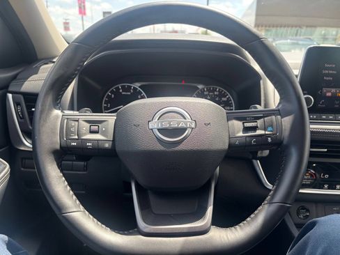 Used 2025 Nissan Rogue SV AWD/4WD image 30