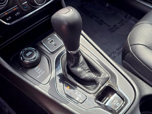 Certified 2019 Jeep Cherokee Limited AWD/4WD image 24