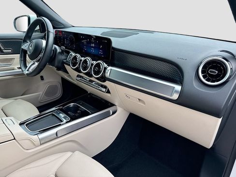 Used 2025 Mercedes-Benz GLB 250 4MATIC image 28