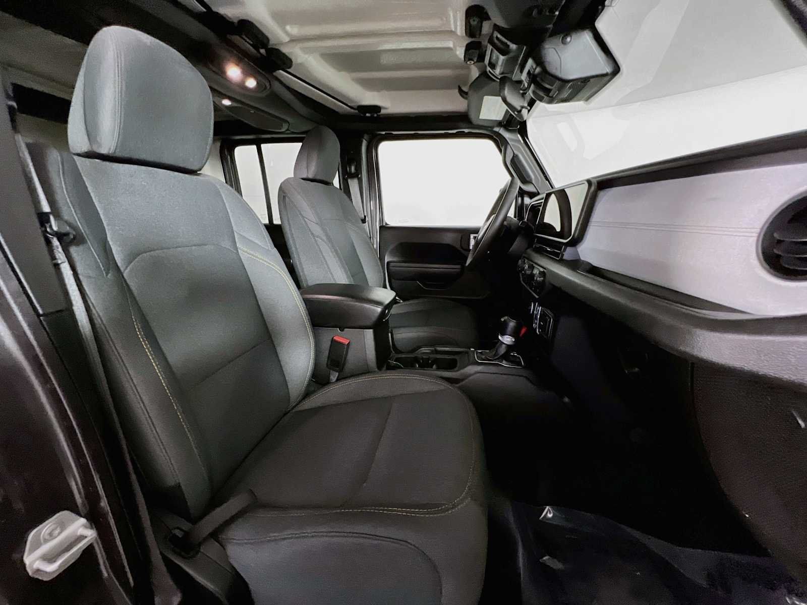 Used 2024 Jeep Wrangler Unlimited AWD/4WD image 27