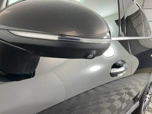 Used 2024 Mercedes-Benz GLC 300 4MATIC image 8