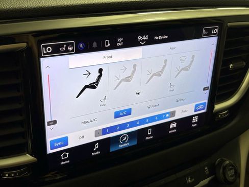 Used 2023 Chrysler Pacifica Touring-L FWD image 33