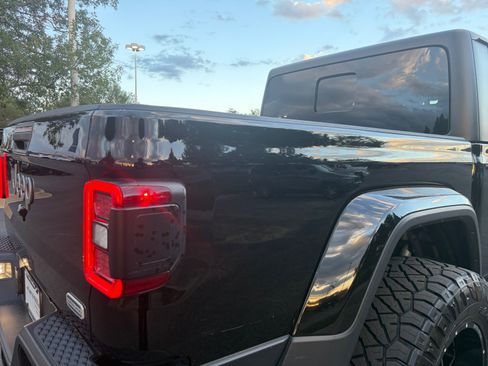 Used 2020 Jeep Gladiator Overland AWD/4WD image 27