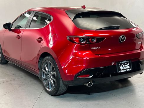 Used 2020 MAZDA MAZDA3 Hatchback w/ Preferred Package FWD image 3
