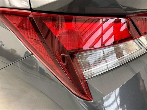 Certified 2024 Hyundai Elantra SE FWD image 31