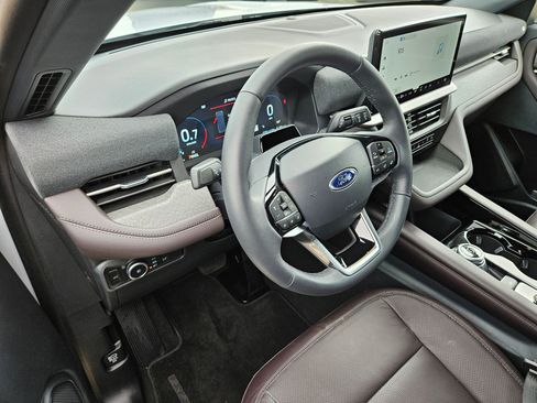 Used 2026 Ford Explorer Platinum w/ LUX Leather Package AWD/4WD image 16
