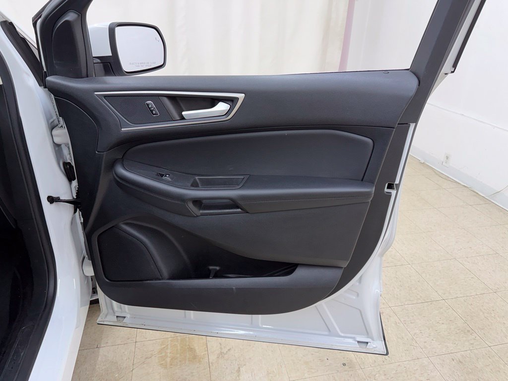 Used 2023 Ford Edge SEL AWD/4WD image 9
