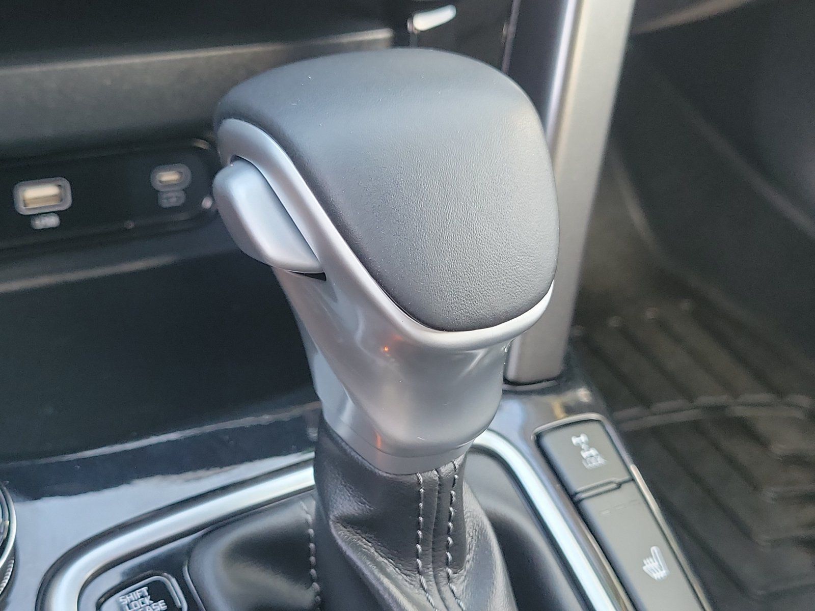 Used 2025 Kia Seltos S AWD/4WD image 16