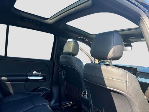 Used 2020 Mercedes-Benz GLB 250 w/ Premium Package image 19