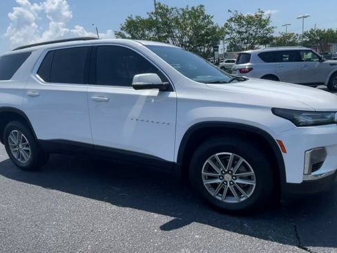 Used 2023 Chevrolet Traverse LT FWD image 2