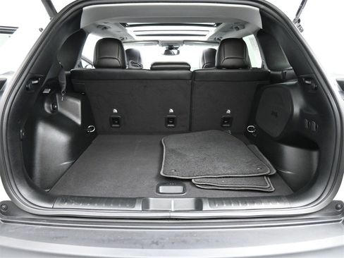 Used 2022 Jeep Cherokee Limited image 17