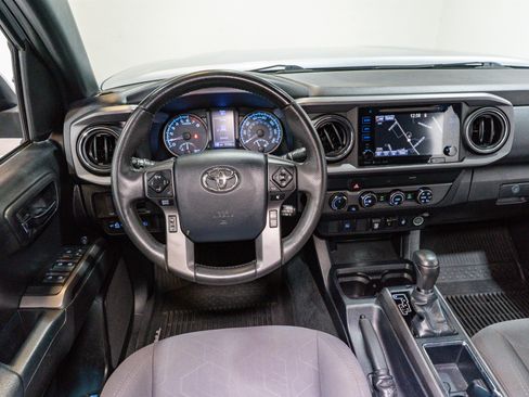 Used 2019 Toyota Tacoma TRD Off-Road image 13