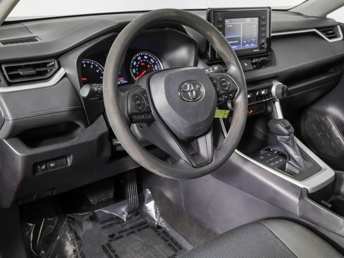 Used 2022 Toyota RAV4 LE AWD/4WD image 5