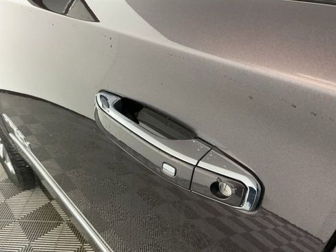 Used 2015 GMC Yukon Denali image 9