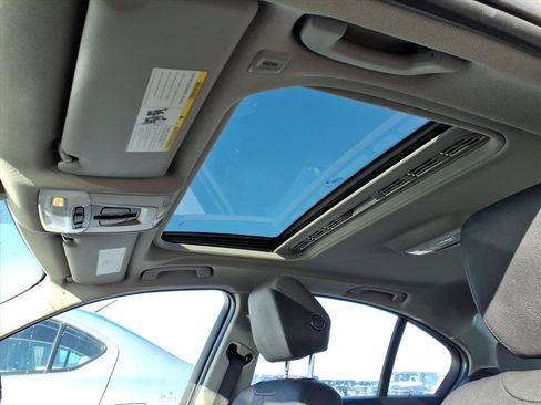 Used 2017 BMW 320i xDrive Sedan image 11