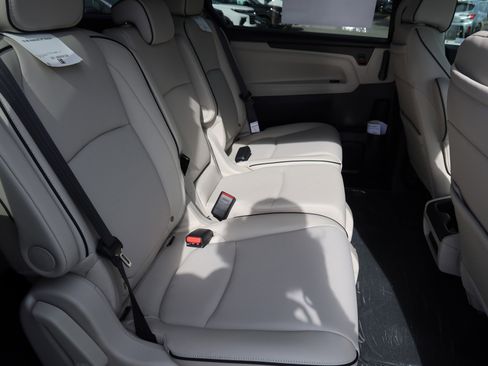 New 2026 Honda Odyssey Touring image 6