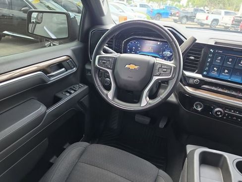Used 2022 Chevrolet Silverado 1500 LT AWD/4WD image 8