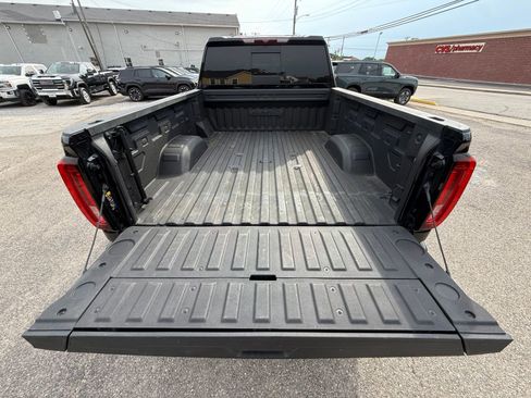 Used 2023 GMC Sierra 3500 AT4 w/ AT4 Preferred Package AWD/4WD image 28