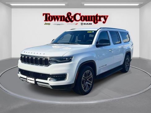 Certified 2024 Jeep Wagoneer L Series II w/ Flexible Seating Group AWD/4WD image 4