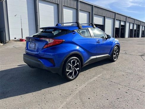Used 2018 Toyota C-HR XLE image 3
