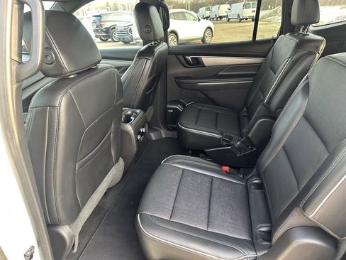 Used 2025 Buick Enclave Preferred image 12