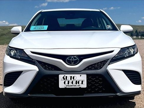 Used 2019 Toyota Camry SE FWD image 2