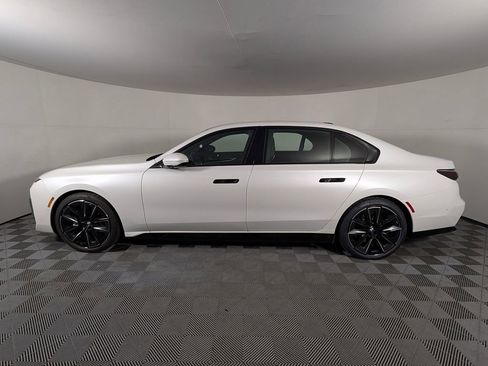 Used 2023 BMW i7 xDrive60 w/ Executive Package 2 AWD/4WD image 2