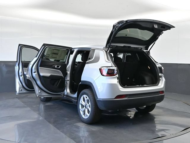 Used 2025 Jeep Compass Sport w/ Mopar Graphics Package AWD/4WD image 35