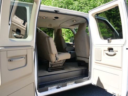 Used 2014 Ford E-350 and Econoline 350 XLT RWD image 23