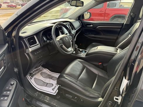 Used 2016 Toyota Highlander Limited image 11