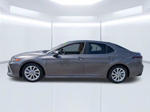 Used 2022 Toyota Camry LE FWD image 7