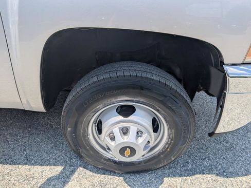 Used 2013 Chevrolet Silverado 3500 W/T AWD/4WD image 4