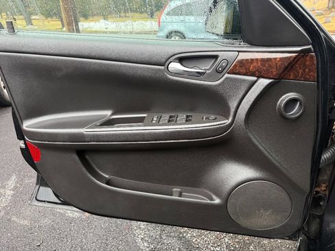 Used 2014 Chevrolet Impala LT w/ LT Sunroof Package image 10