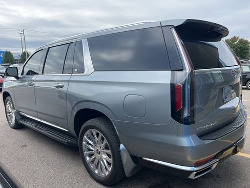 Used 2024 Cadillac Escalade ESV Premium Luxury image 15