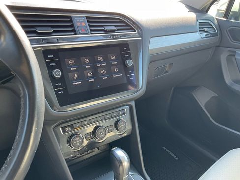 Used 2019 Volkswagen Tiguan SE w/ Panoramic Sunroof Package image 8