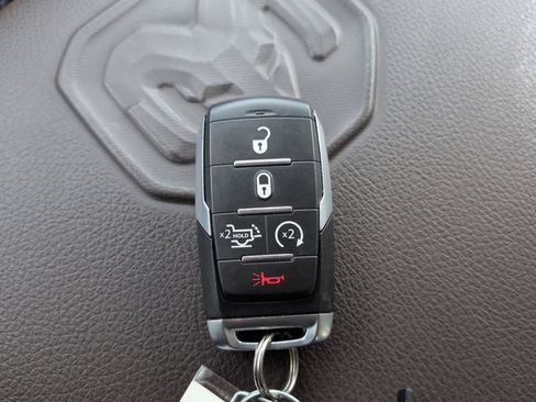 Used 2025 RAM 1500 Laramie AWD/4WD image 31
