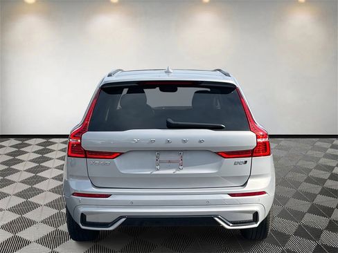Used 2025 Volvo XC60 B5 Core w/ Climate Package image 4