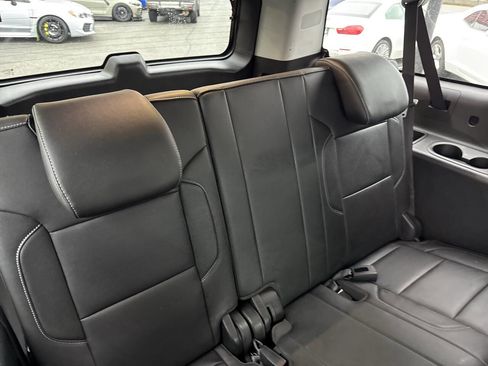 Used 2018 Chevrolet Suburban LT image 20