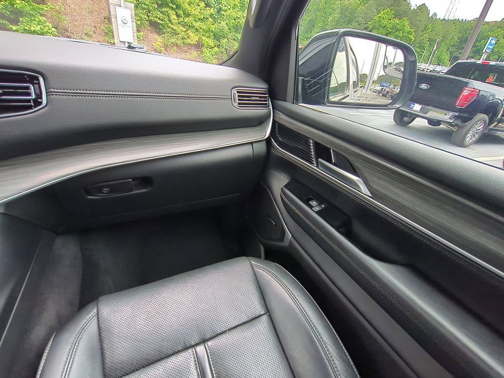 Used 2024 Jeep Wagoneer Series III AWD/4WD image 21
