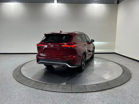 Used 2021 Toyota Highlander XSE AWD/4WD image 6